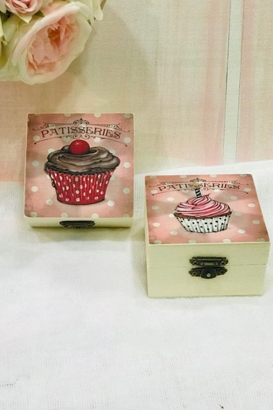 Μπομπονιέρα βάπτισης με θέμα cupcakes